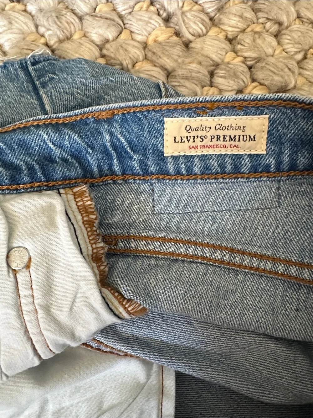 Levi’s cut off high rise denim shorts button fly med/light wash size‎ 27